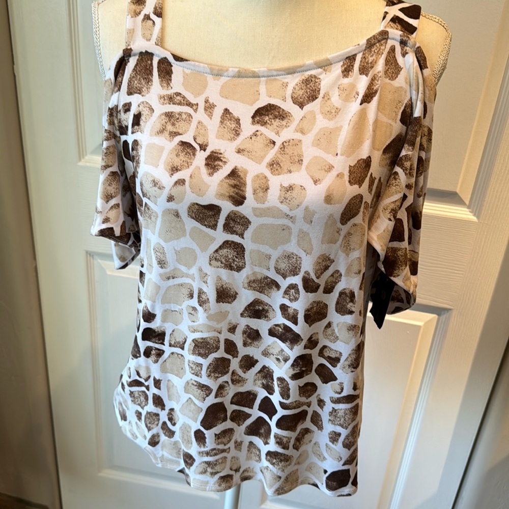This is a cold shoulder blouse from the JM collection in a size medium giraffe
